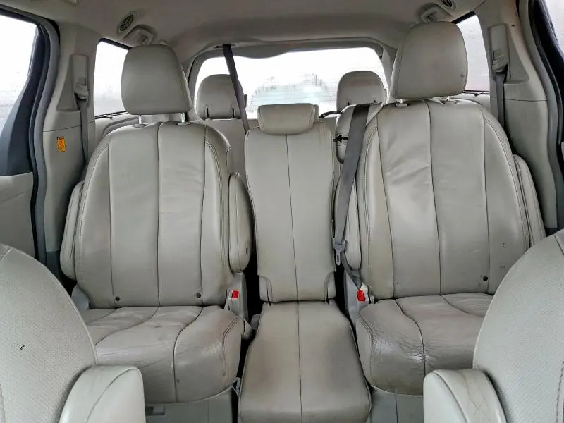 2013 TOYOTA SIENNA XLE  