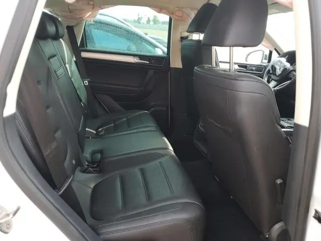 2016 VOLKSWAGEN TOUAREG SPORT  