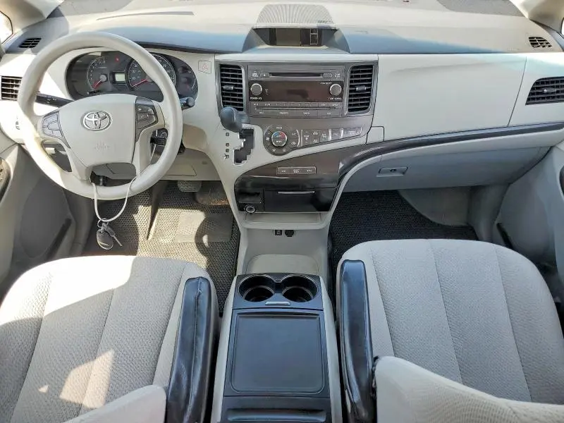 2014 TOYOTA SIENNA LE  