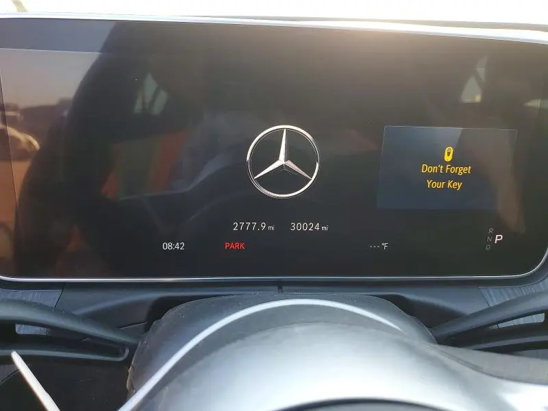 2025 MERCEDES-BENZ C 300  