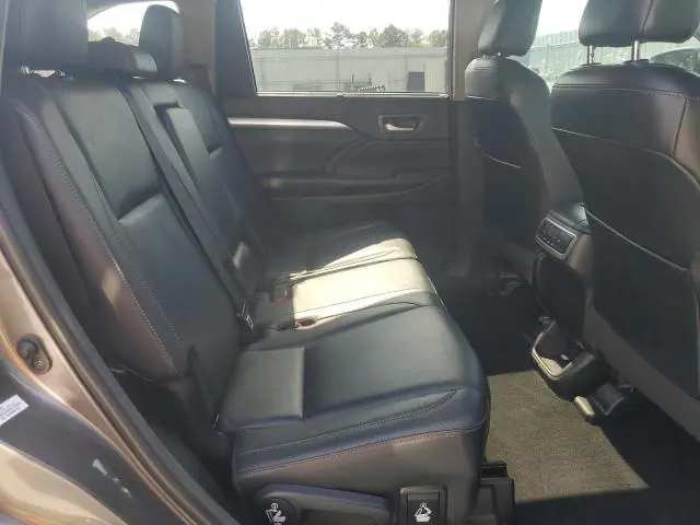 2018 TOYOTA HIGHLANDER SE  