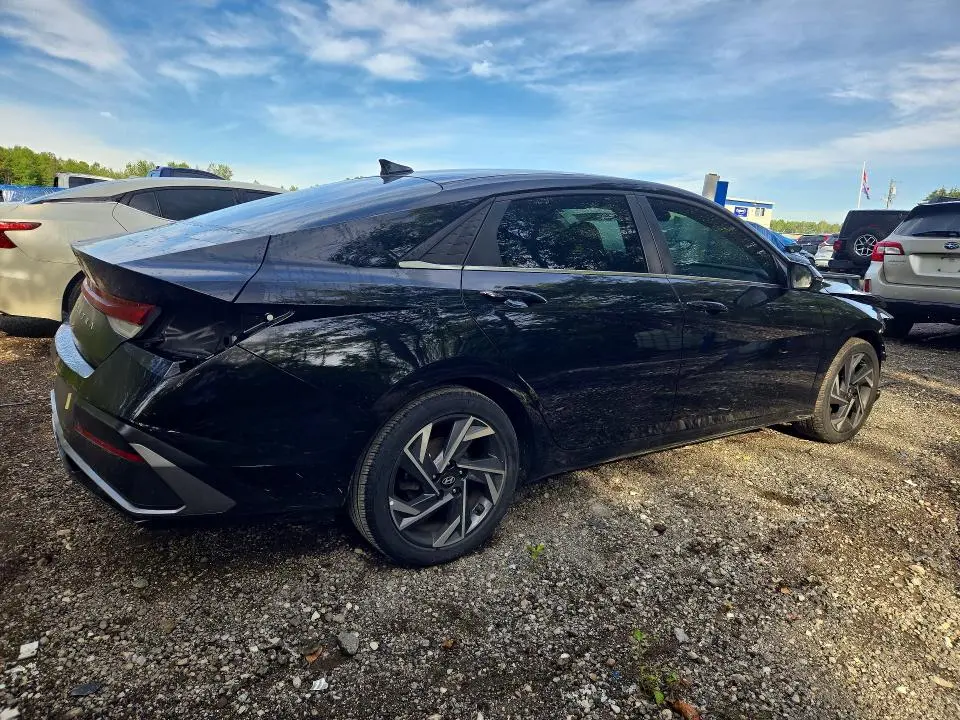 2024 HYUNDAI ELANTRA LUXURY  