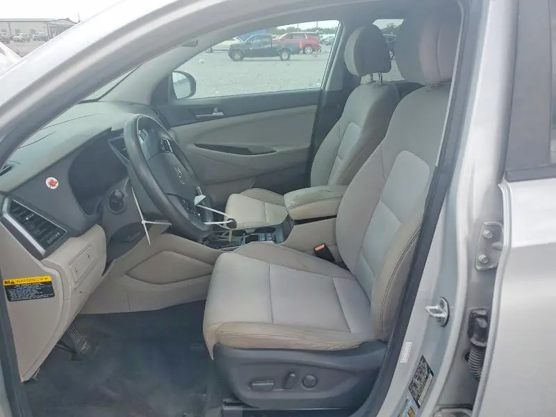 2016 HYUNDAI TUCSON SE  
