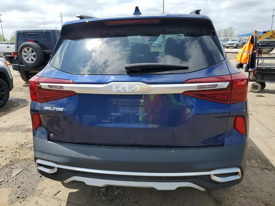 2023 KIA SELTOS EX  