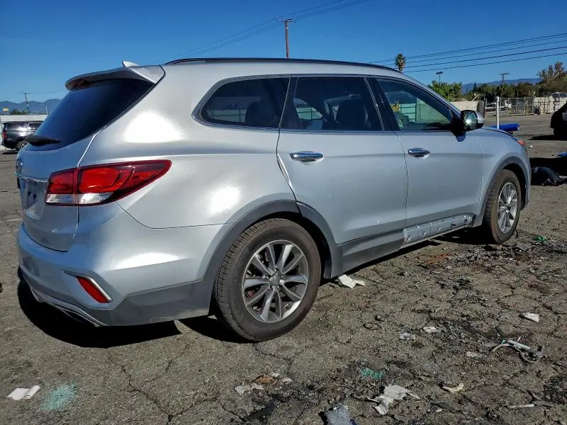 2018 HYUNDAI SANTA FE SE  