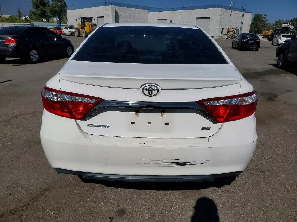 2016 TOYOTA CAMRY SE  