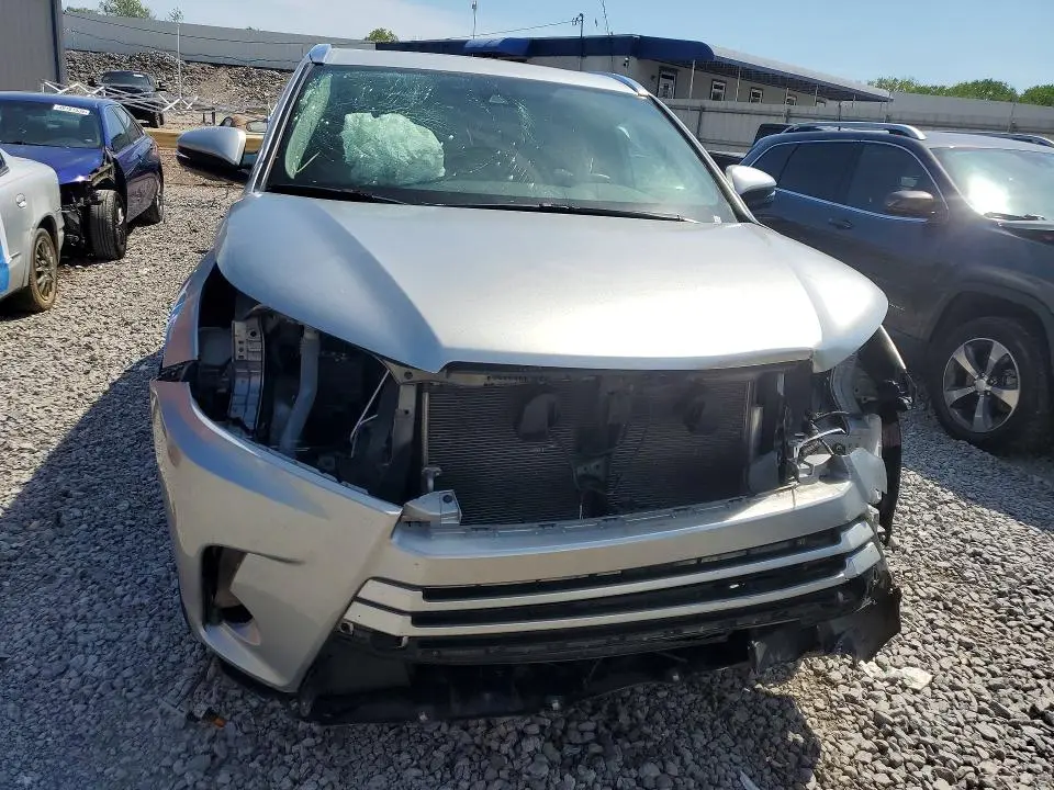 2019 TOYOTA HIGHLANDER XLE  