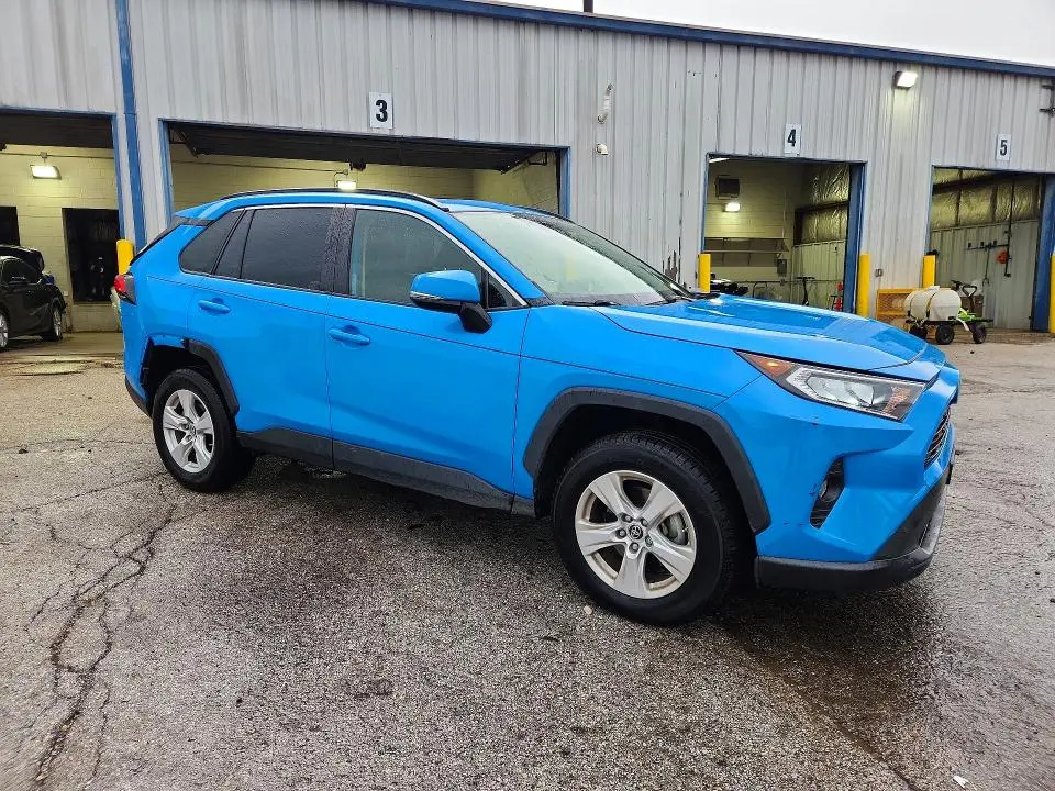 2019 TOYOTA RAV4 XLE  