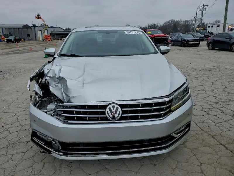 2017 VOLKSWAGEN PASSAT SE  