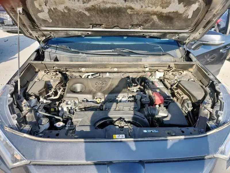 2021 TOYOTA RAV4 XLE  