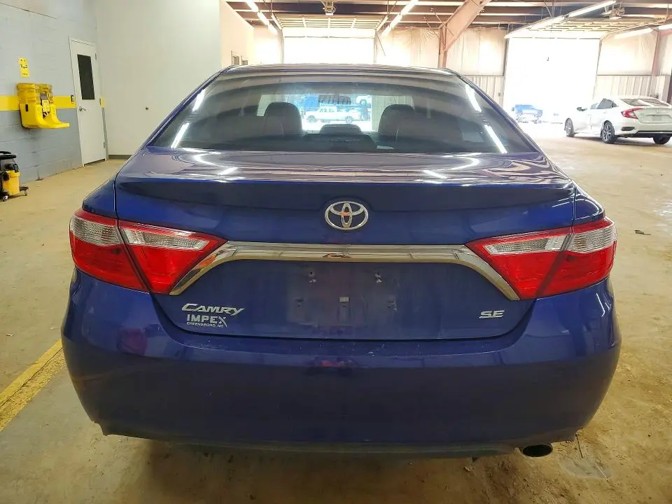 2016 TOYOTA CAMRY SE  