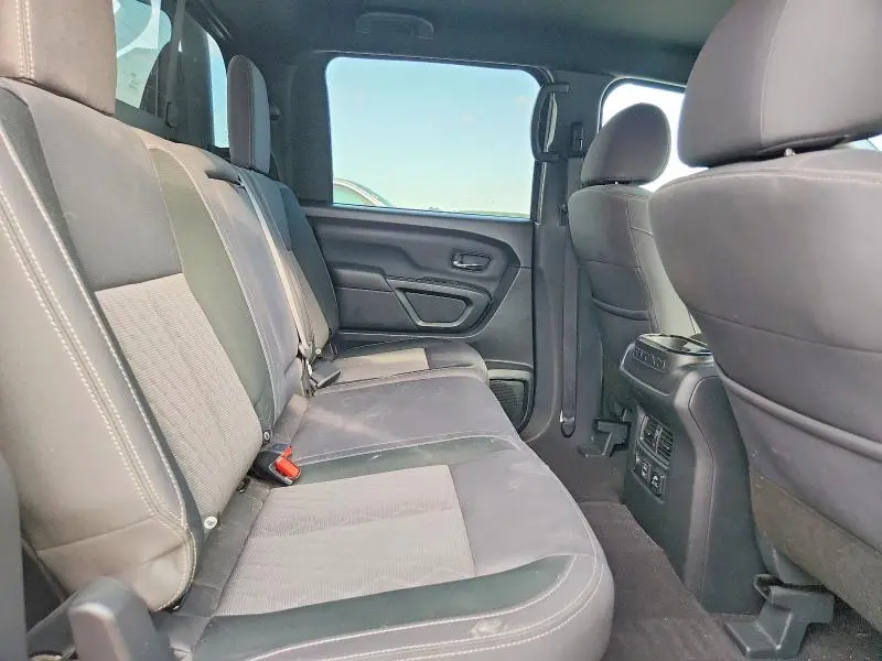 2023 NISSAN TITAN SV  