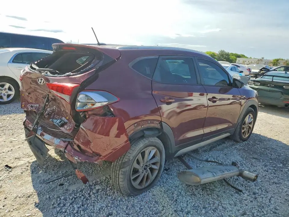 2017 HYUNDAI TUCSON SE  