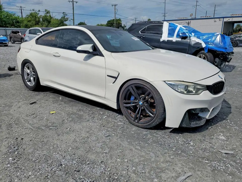 2015 BMW M4   