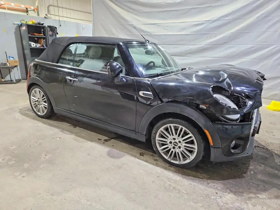 2017 MINI COOPER   