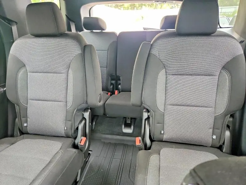 2023 CHEVROLET TRAVERSE LT  