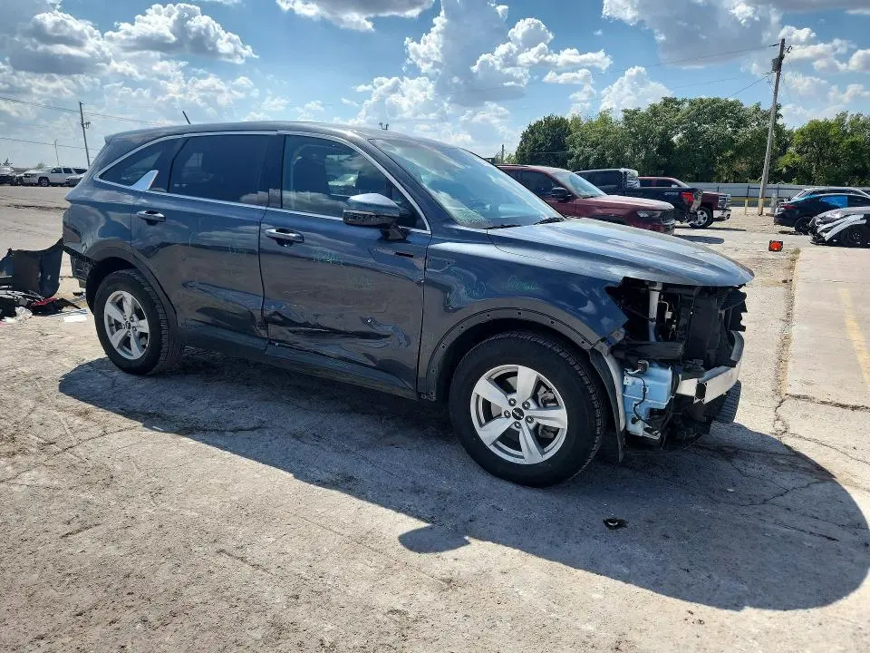 2022 KIA SORENTO LX  