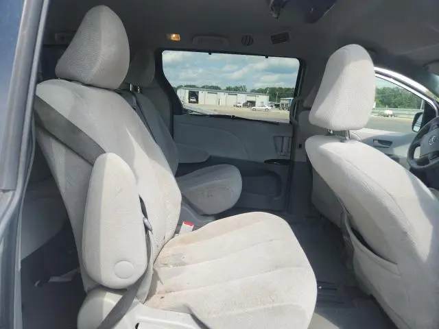 2013 TOYOTA SIENNA LE  