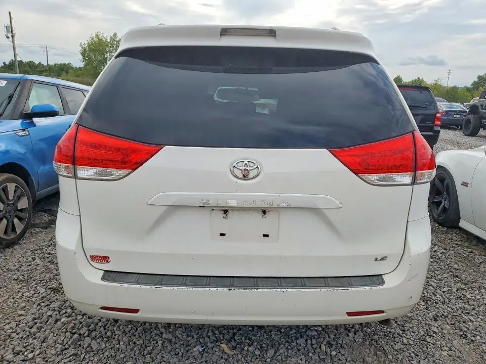 2011 TOYOTA SIENNA LE  