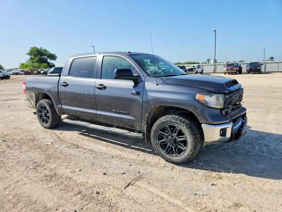 2018 TOYOTA TUNDRA CREWMAX SR5  