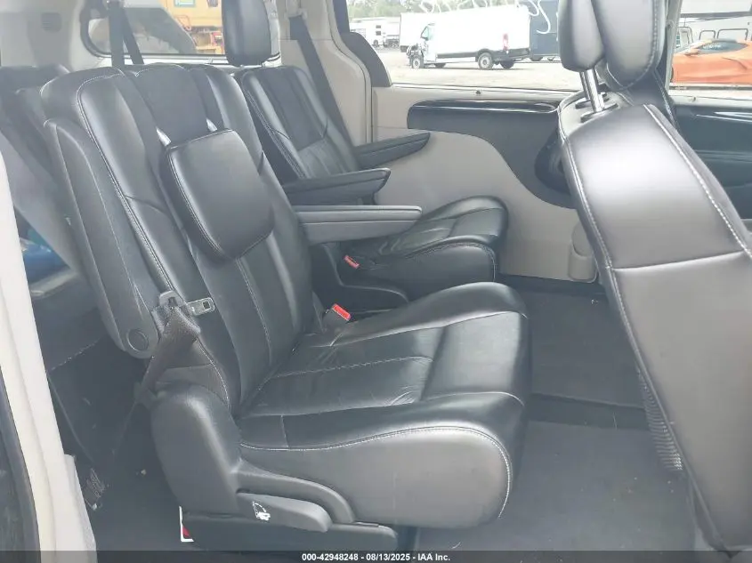 2011 CHRYSLER TOWN & COUNTRY LIMITED