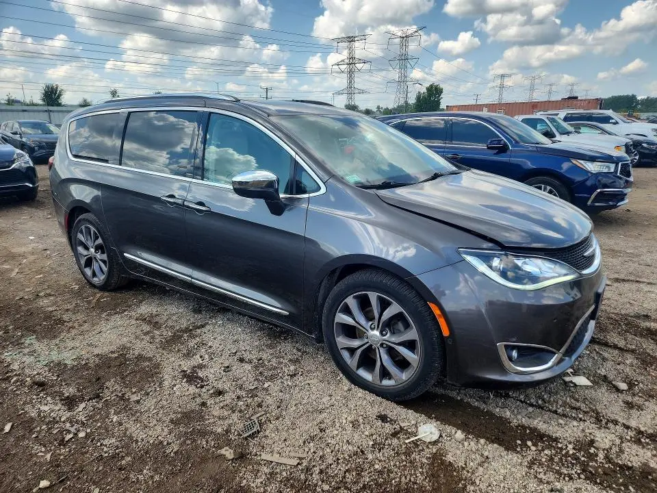 2017 CHRYSLER PACIFICA LIMITED  