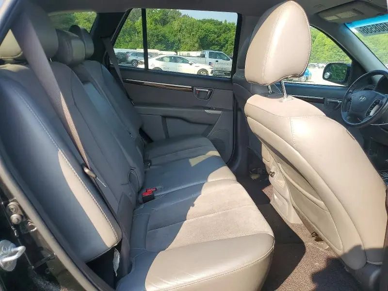 2011 HYUNDAI SANTA FE SE  