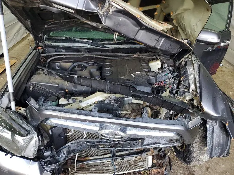 2010 TOYOTA 4RUNNER SR5  