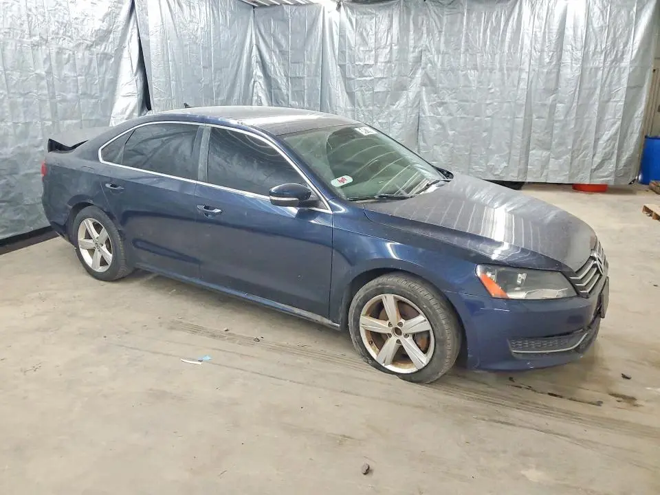 2013 VOLKSWAGEN PASSAT SE  