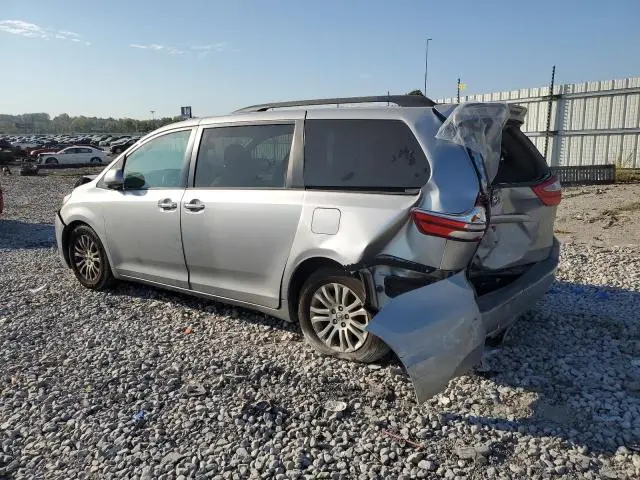 2016 TOYOTA SIENNA XLE  