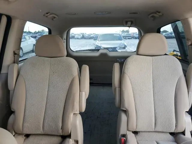 2011 KIA SEDONA LX  