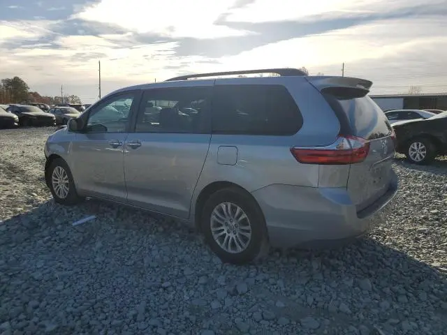 2016 TOYOTA SIENNA XLE  