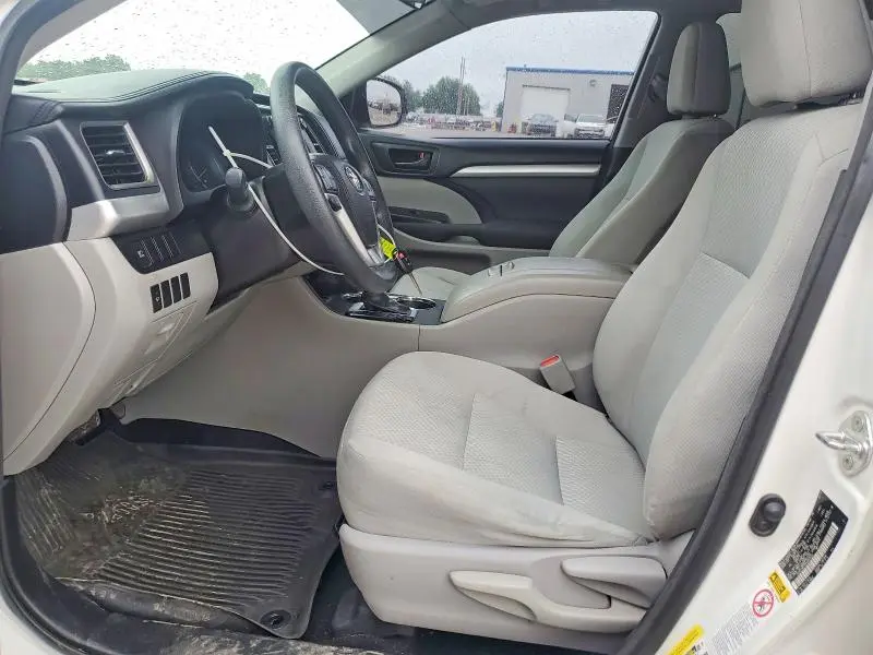 2017 TOYOTA HIGHLANDER LE  