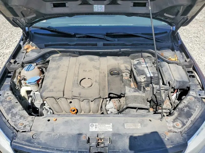 2013 VOLKSWAGEN JETTA SE  