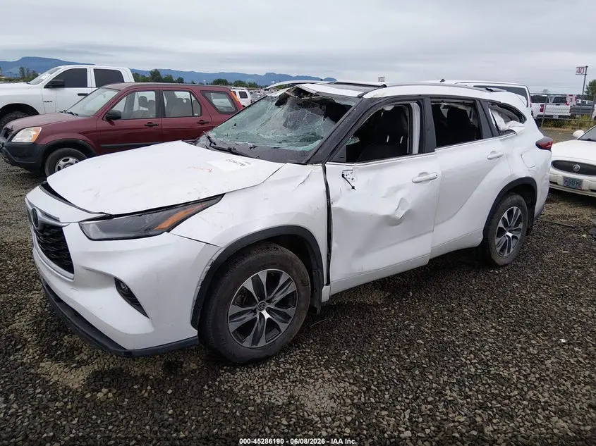2022 TOYOTA HIGHLANDER XLE