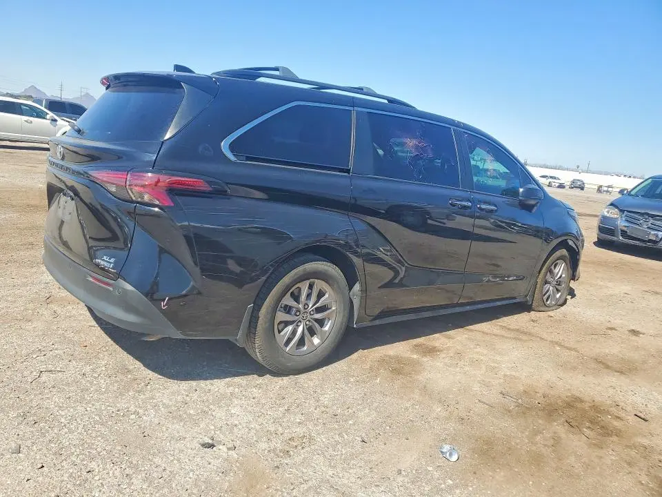 2022 TOYOTA SIENNA   