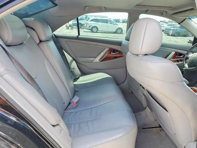 2011 TOYOTA CAMRY XLE V6  