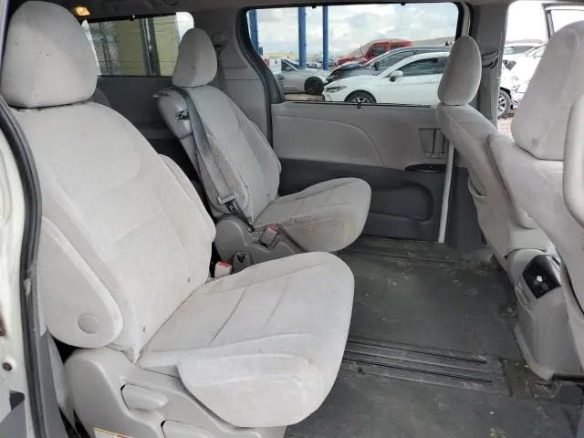 2016 TOYOTA SIENNA LE  