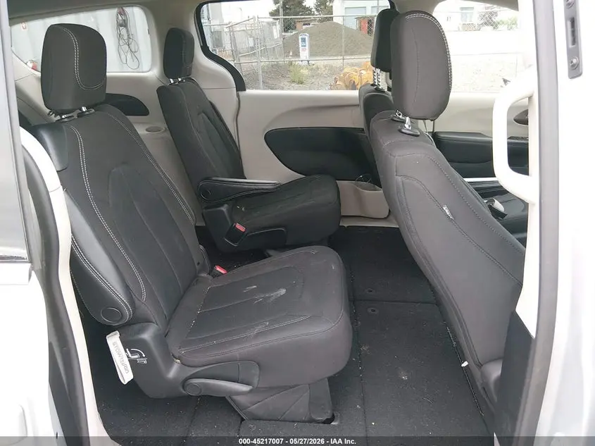 2023 CHRYSLER VOYAGER LX