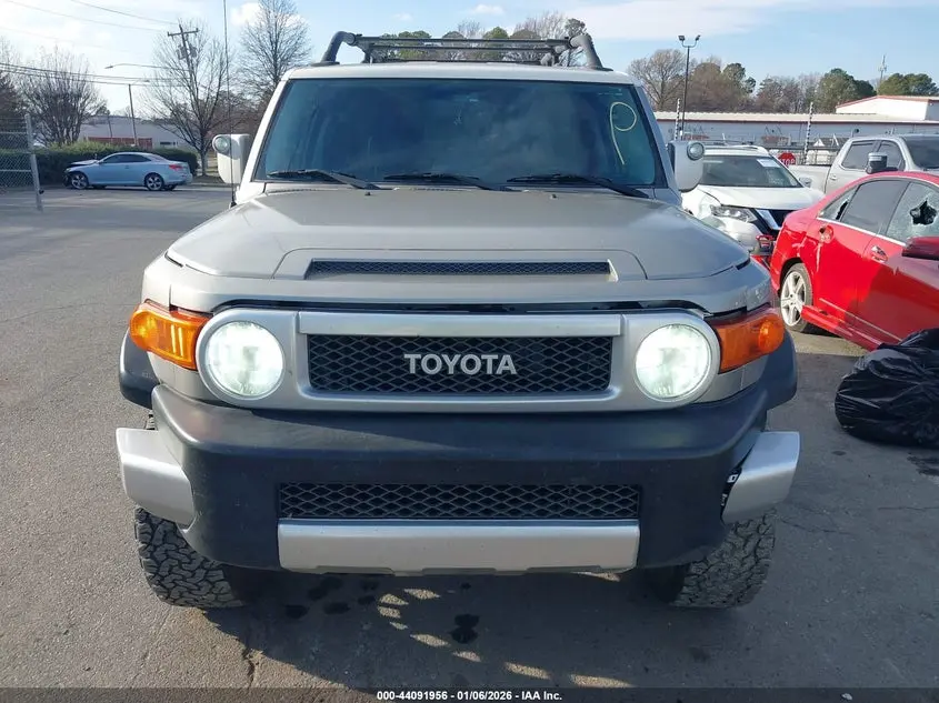2011 TOYOTA FJ CRUISER  