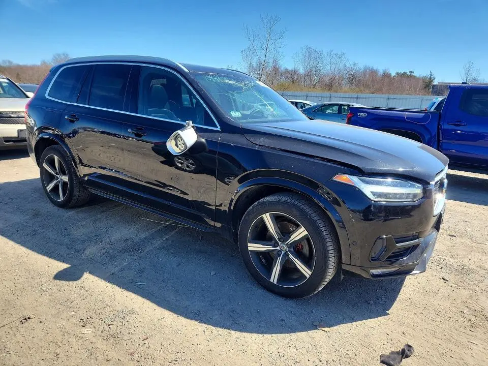 2017 VOLVO XC90 T6  