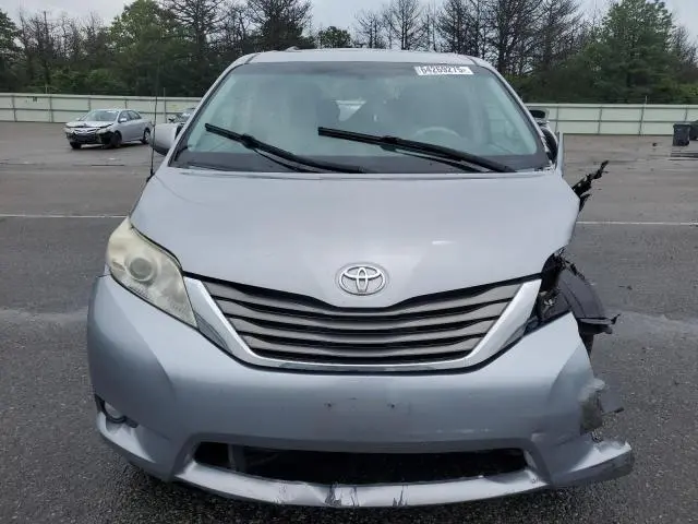 2013 TOYOTA SIENNA XLE  