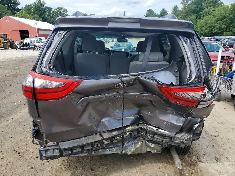 2020 TOYOTA SIENNA LE  