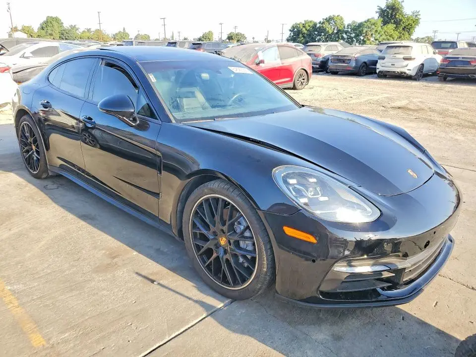 2018 PORSCHE PANAMERA 4  