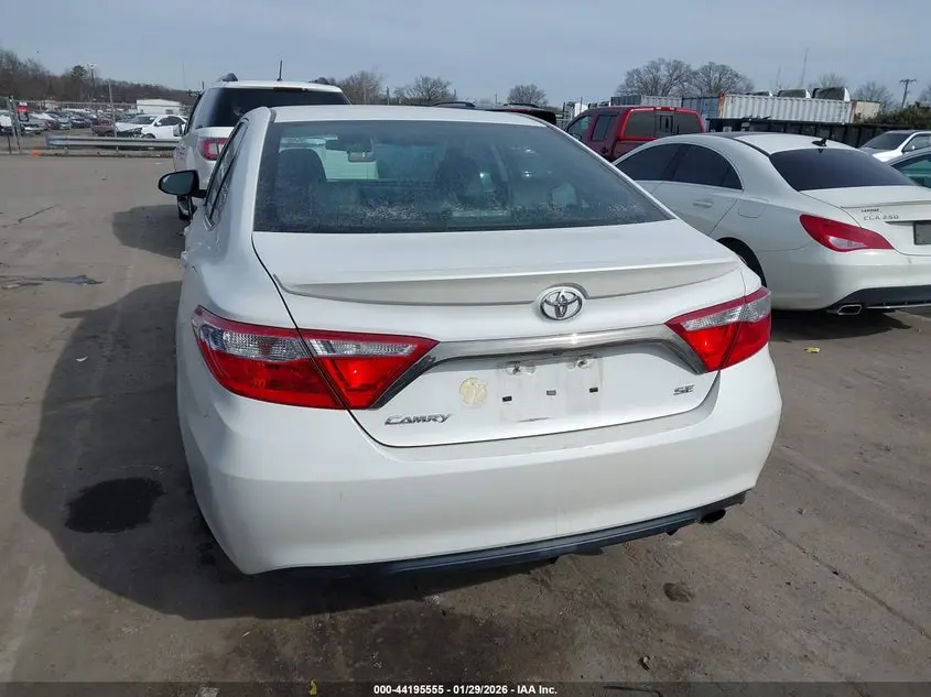 2016 TOYOTA CAMRY SE