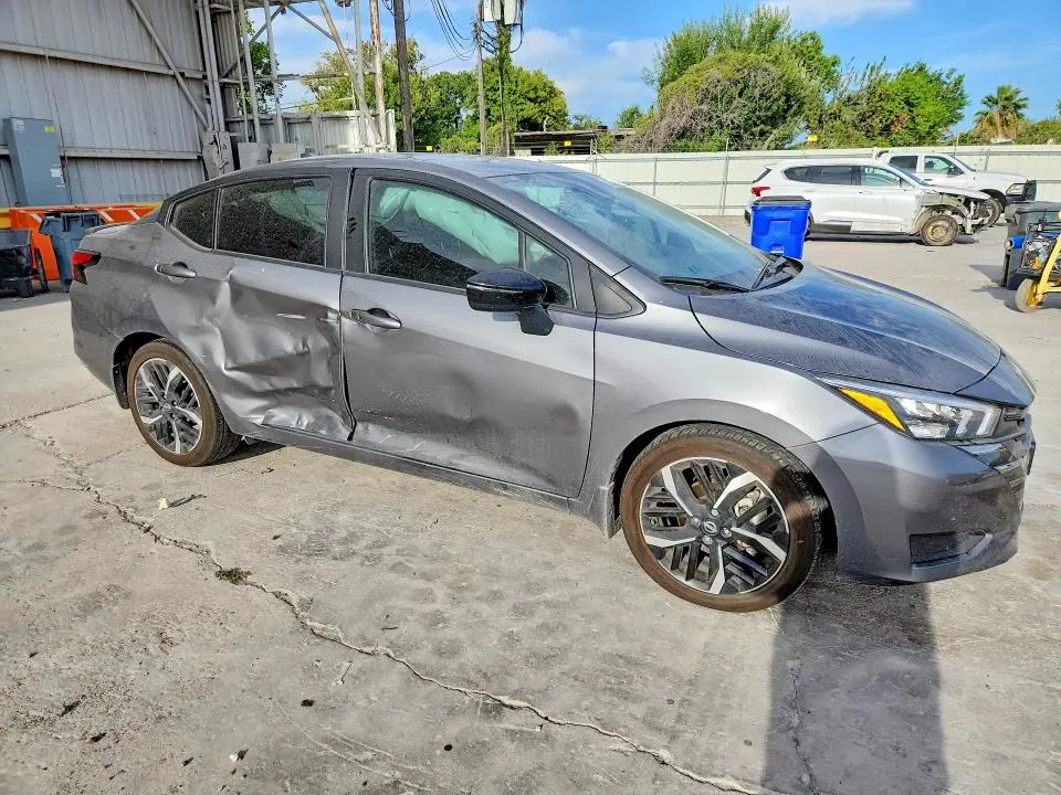 2024 NISSAN VERSA SR  