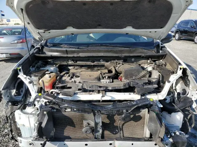 2018 TOYOTA RAV4 SE  