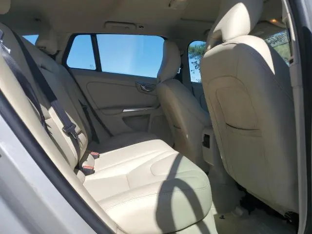 2015 VOLVO V60 PLATINUM  