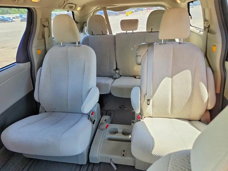2011 TOYOTA SIENNA LE  