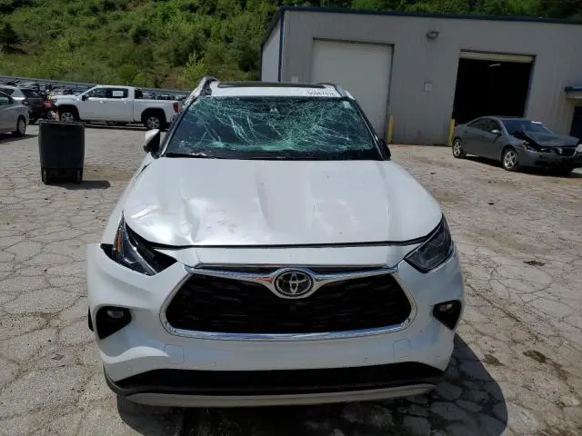 2024 TOYOTA HIGHLANDER LE  